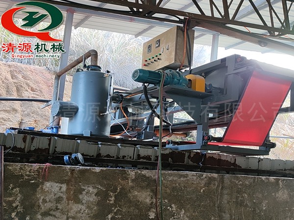 真空帶式過(guò)濾機(jī)安裝現(xiàn)場(chǎng)